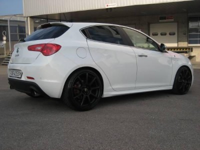 alfa-opel-saab-19-zoll-alufelgen-frecciadoro-d3-black.jpg
